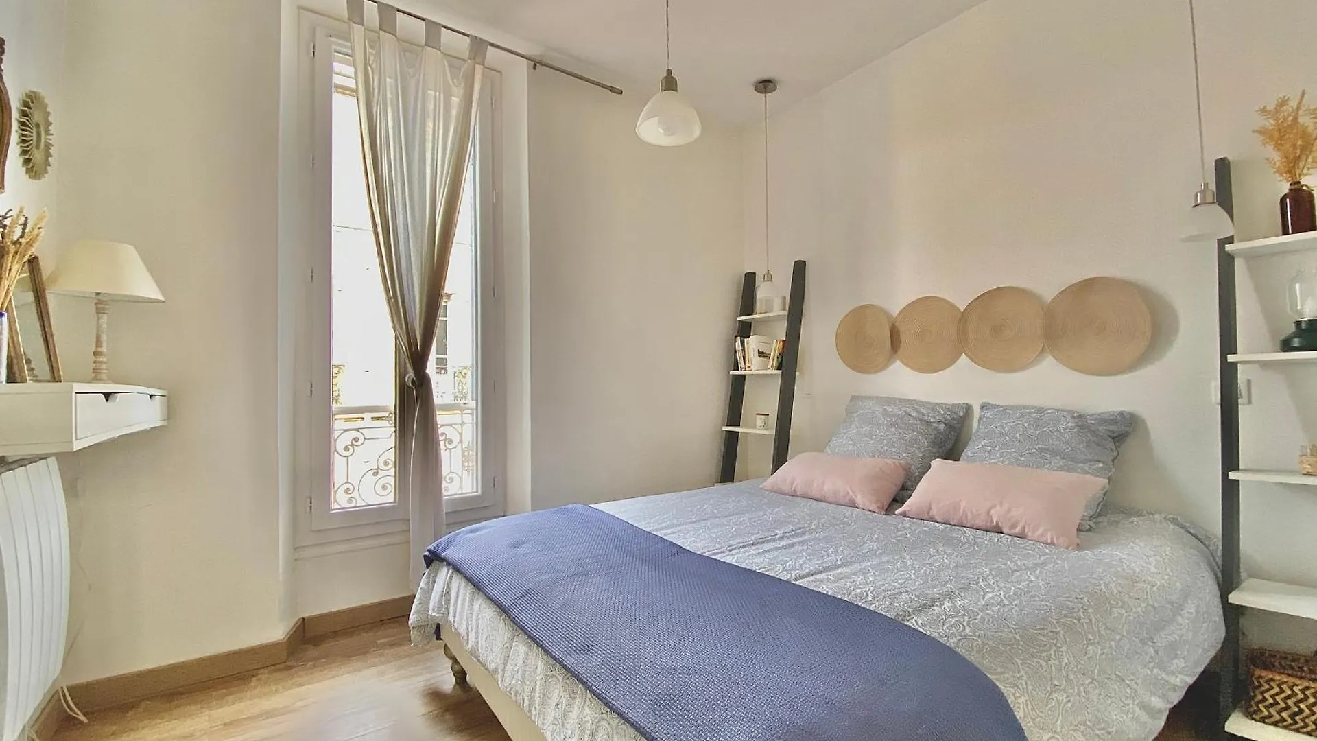Casa Blue Sur Une Jolie Place Proche Du Vieux Port By Laconciergerie13 La Ciotat Appartement