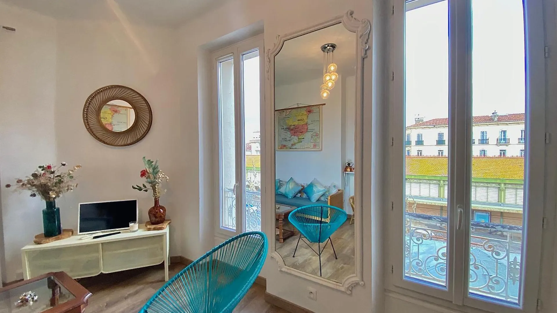 Casa Blue Sur Une Jolie Place Proche Du Vieux Port By Laconciergerie13 La Ciotat
