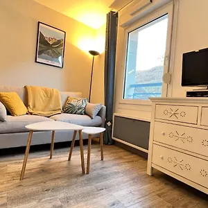 https://centre-ville-t2-avec-terrasse-et-parking-couvert.midi-pyreneeshotels.com