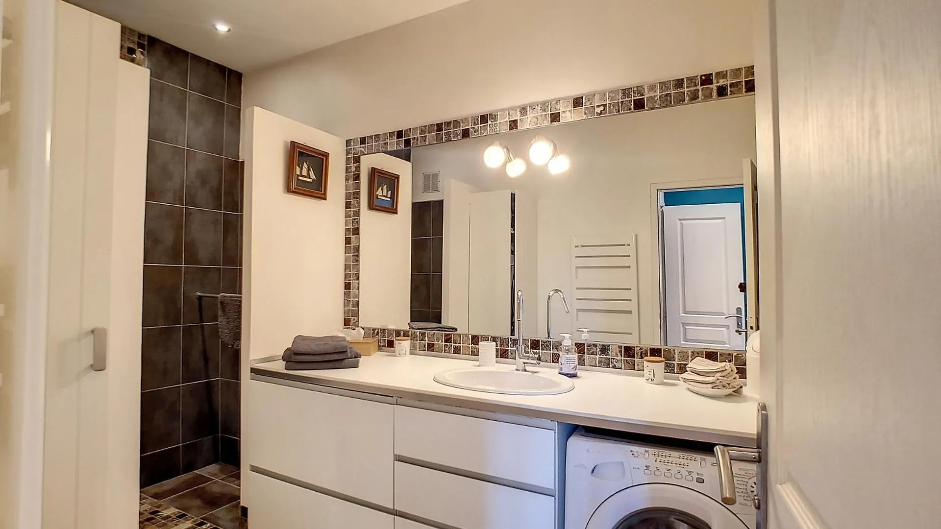 Apartmán Casa Blue Sur Une Jolie Place Proche Du Vieux Port By Laconciergerie13 La Ciotat