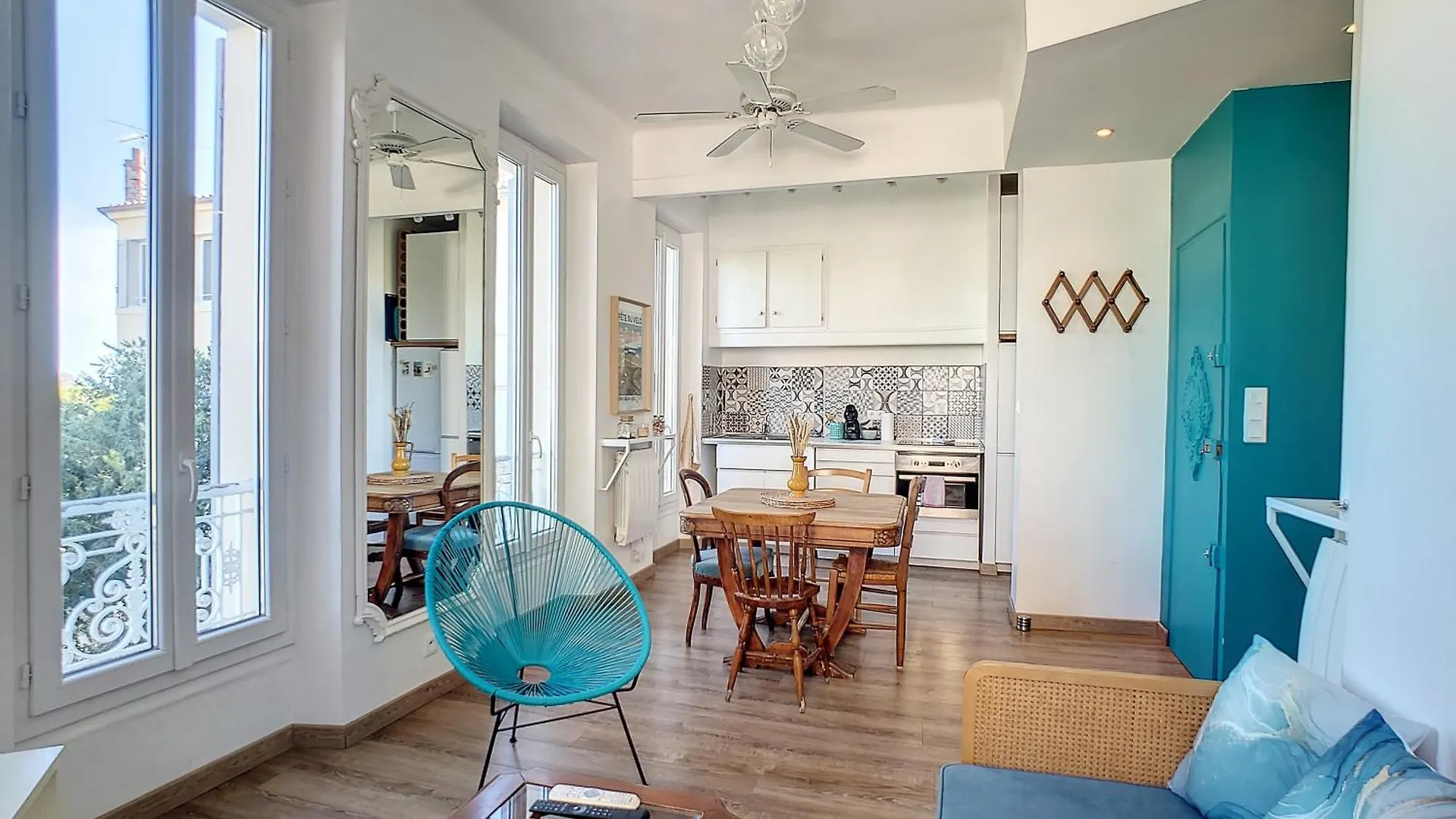 Casa Blue Sur Une Jolie Place Proche Du Vieux Port By Laconciergerie13 La Ciotat França